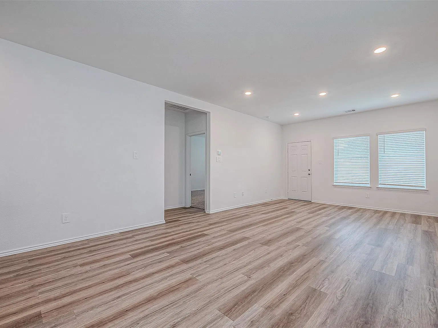 4 bed, 2.5 bath, 2182 sqft, $2,250 — Photo 3