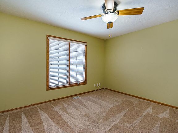 5th image of 9833 S 175th Cir