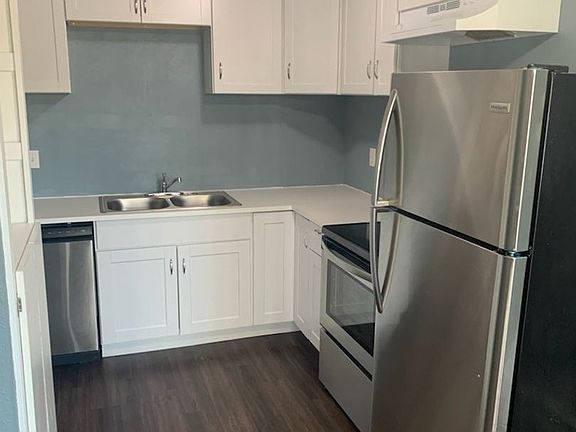 2nd image of 3306 S Sawyer St #4