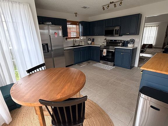 5th image of 6020 Walderbrook Ct