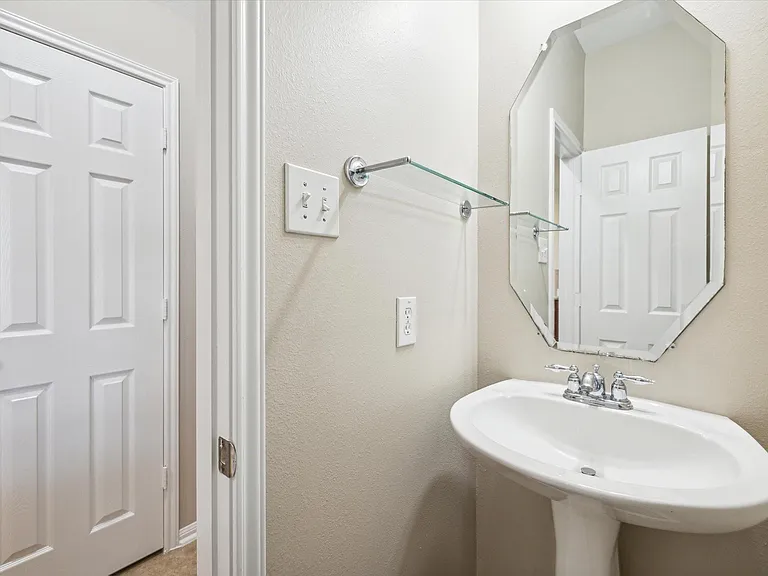 30507 Russell Point Dr — Photo 18