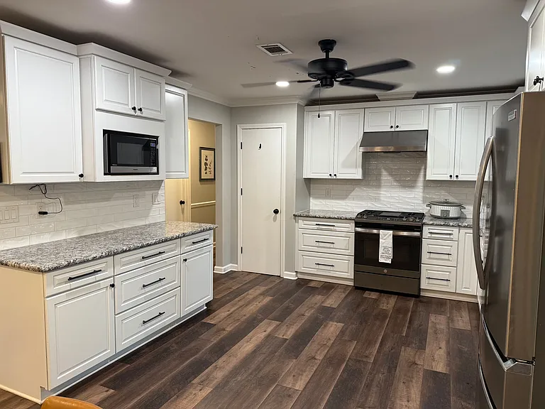 7300 W Markham St — Photo 6