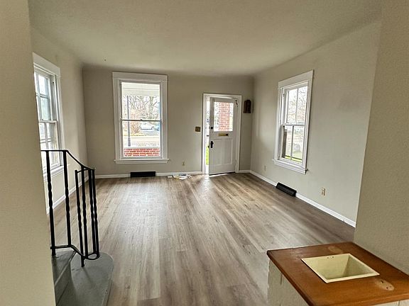 2nd image of 6307 Wooster Pike