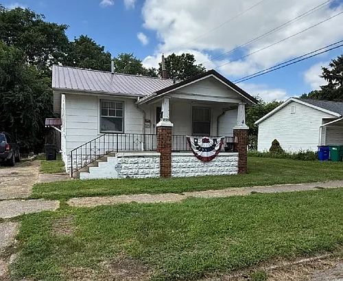 1729 N Woodford St Photo 1