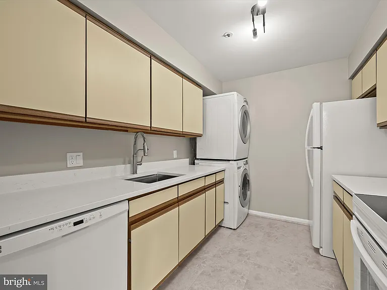 8375 Montgomery Run Rd #F — Photo 19