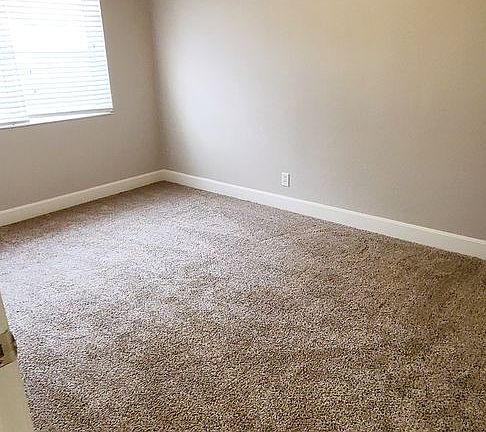 4th image of 4440 Roanoke Pkwy #4445-105