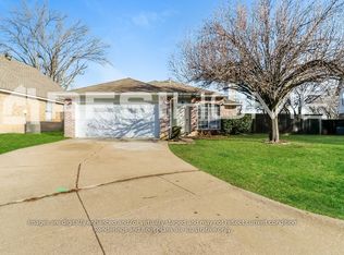 703 Meadowdale Rd, Arlington, TX 76017