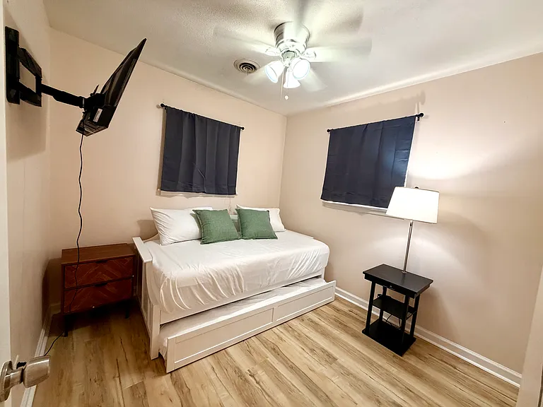 218 Baylor Cir — Photo 10