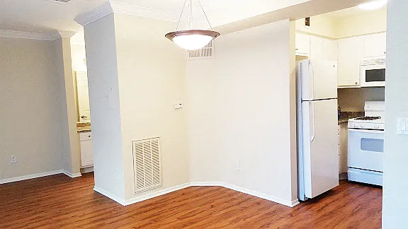 The Oaks Apartments — Photo 6