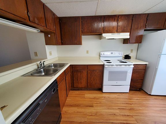 3rd image of 612 E Campus Dr #31722E881