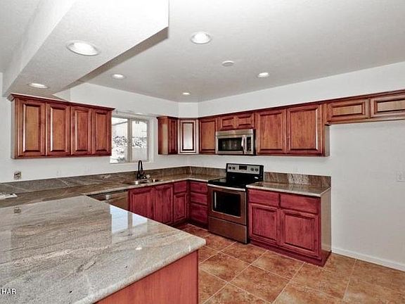 3rd image of 186 Olive Ln