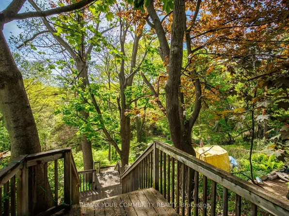236 Ellis Ave, Toronto, ON M6S 2X2