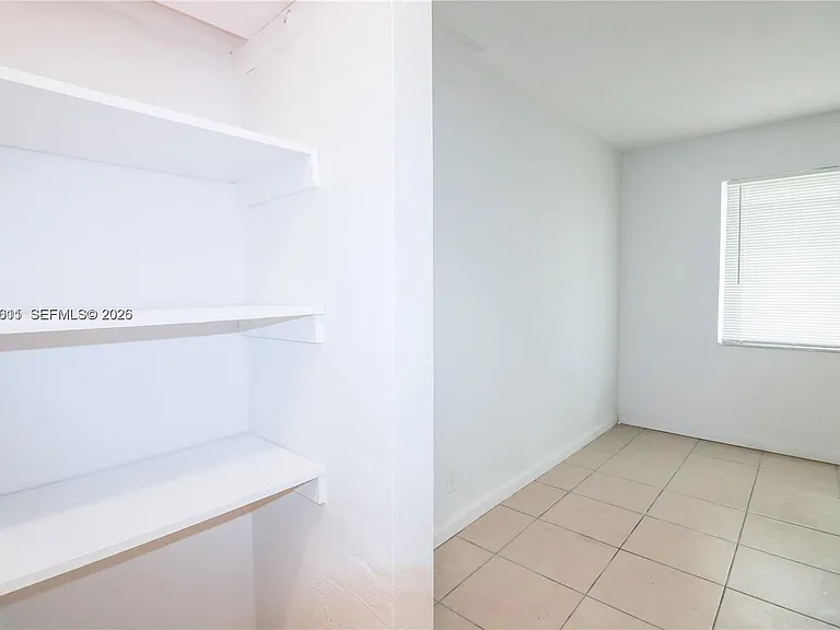 716 NE 8th St #4 — Photo 7