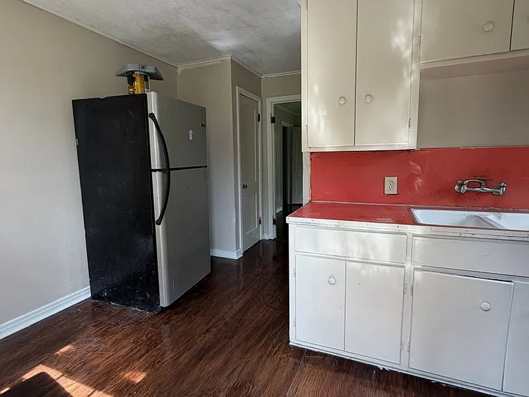 3551 1/2 W College St — Photo 2