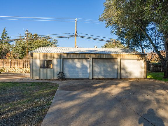 3rd image of 5017 Woodview Dr