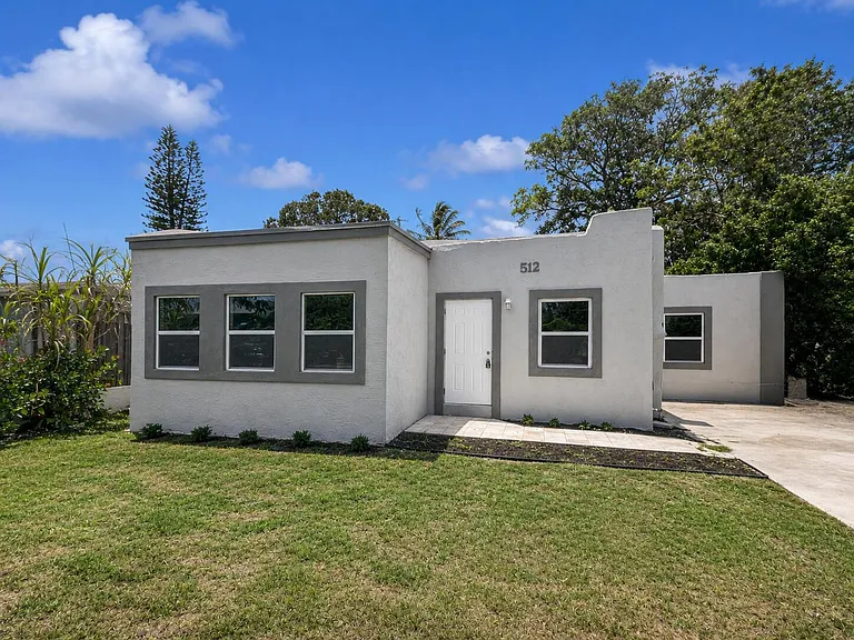 512 Revere Rd — Photo 1