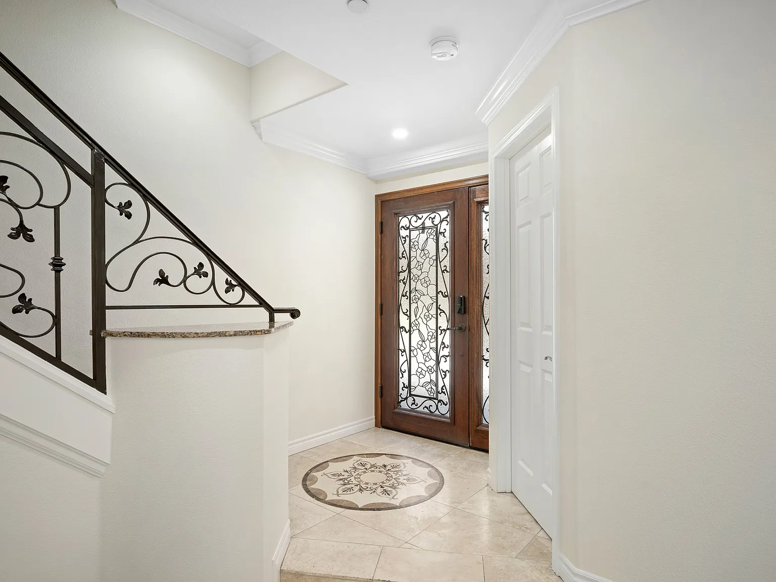 3 bed, 3.5 bath, 1520 sqft, $4,500 — Photo 4
