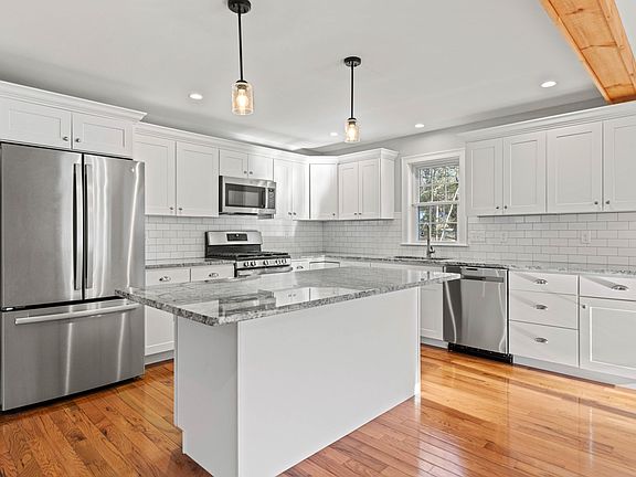 5th image of 2 Tucker Brook Drive