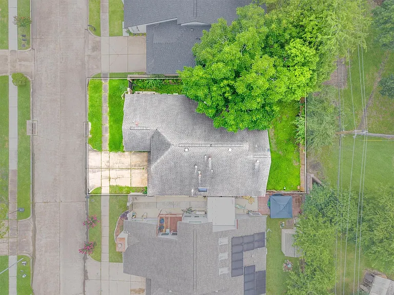 7815 Royan Dr — Photo 22