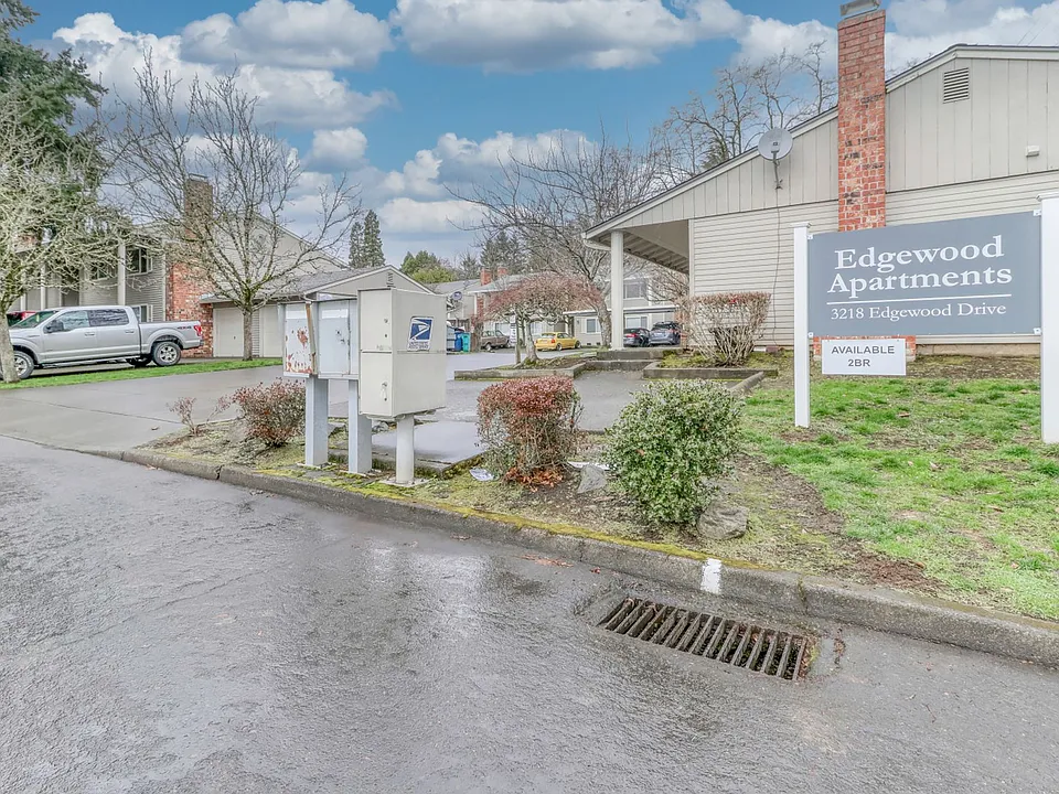 Edgewood Apartments in Vancouver, WA - 2 Bedrooms and 1 Bath