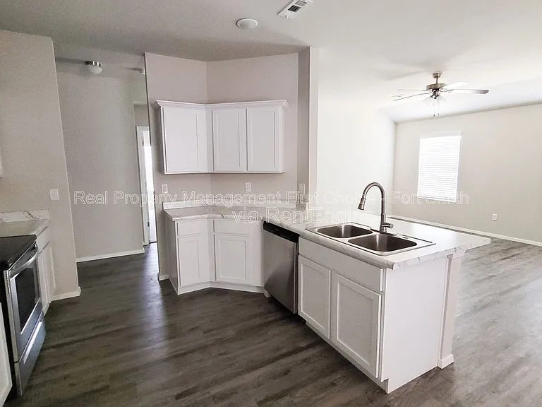 8218 Melody Ln — Photo 12