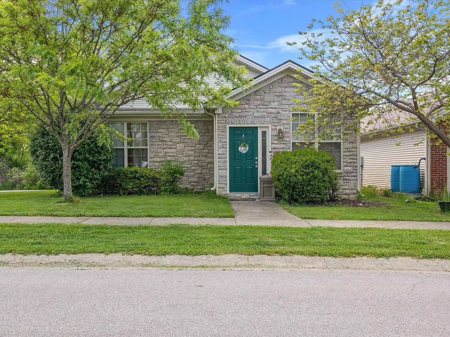 3 bed, 2.0 bath, 1364 sqft, $1,825 — Photo 1