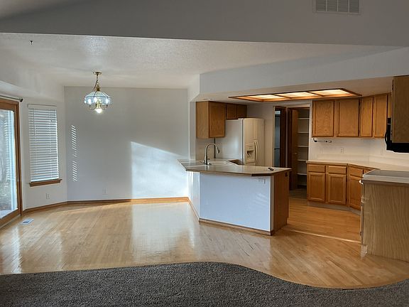 4th image of 2027 N Dove Ave