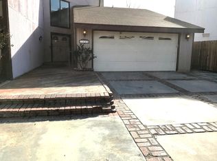 1526 W Newgrove St, Lancaster, CA 93534