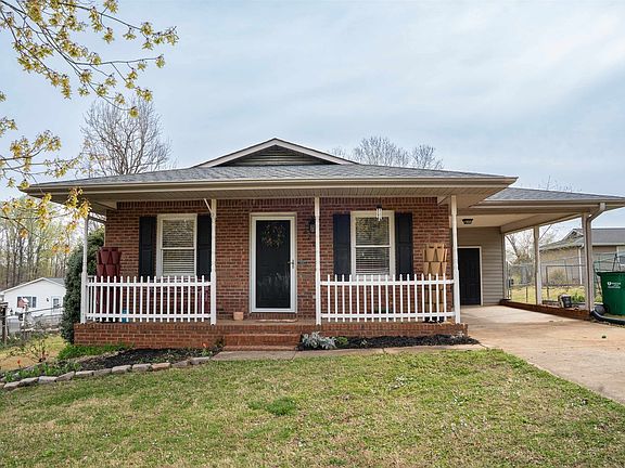 3rd image of 229 Ranier Dr