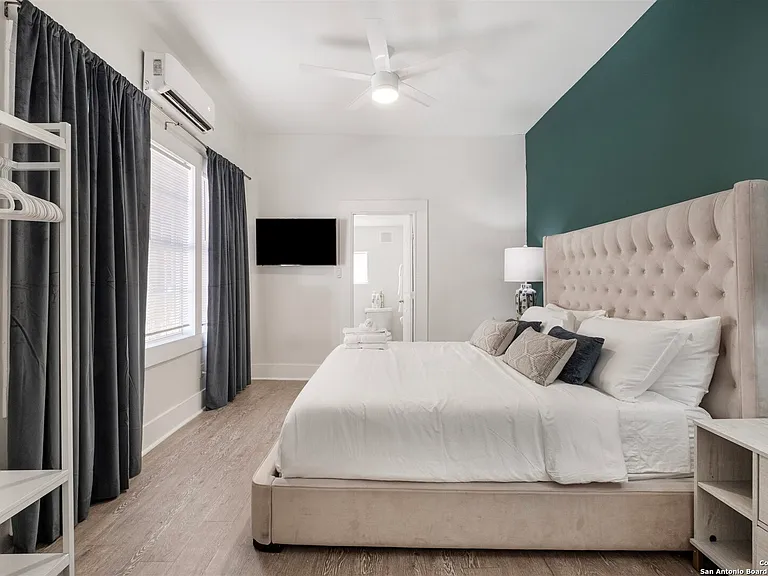 302 E Cevallos St #2 — Photo 3