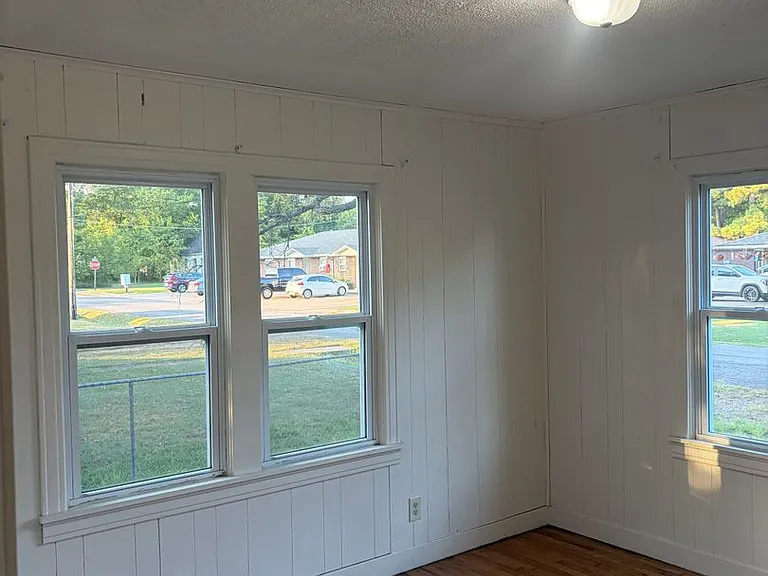 723 Hall St — Photo 15