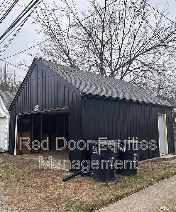 2nd image of 564-566 E Wheeling St