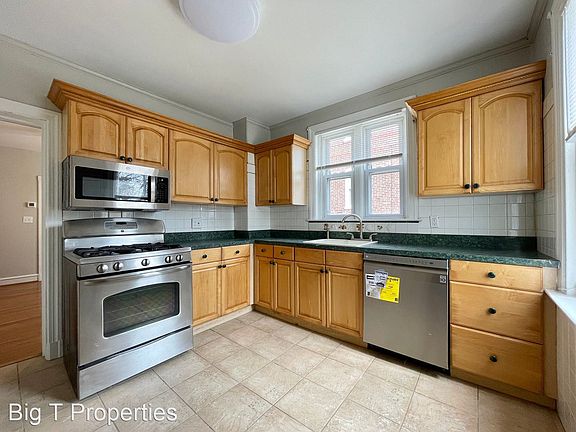 5th image of 1726 W 6th St
