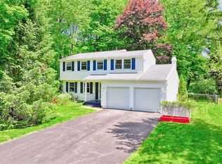 866 Bridle Ln, Webster, NY 14580
