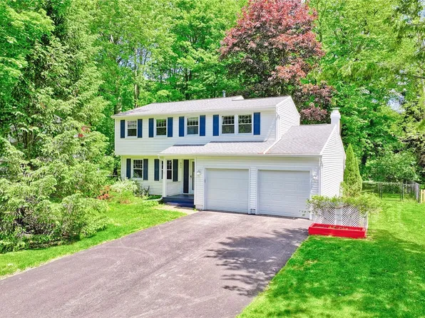 866 Bridle Ln, Webster, NY 14580