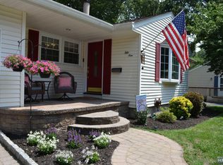 59 Mackay Ave, Waldwick, NJ 07463