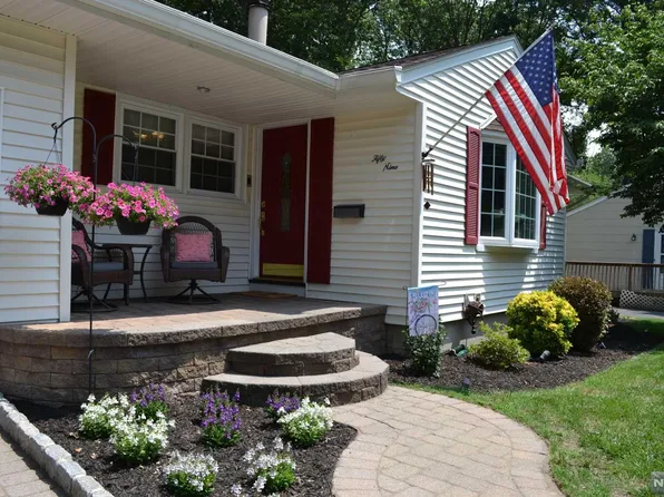 59 Mackay Ave, Waldwick, NJ 07463