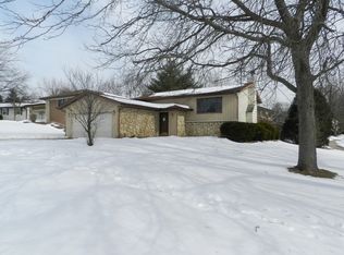 1970 N Fork Cir, Elgin, IL 60123