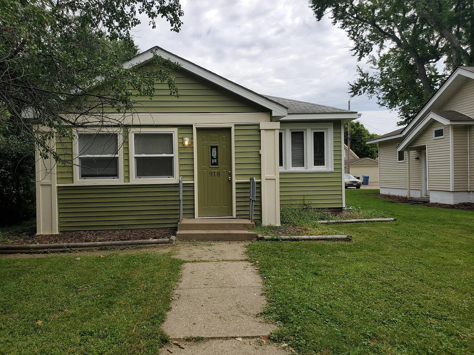 5 bed, 2000 sqft, $2,850 — Photo 1