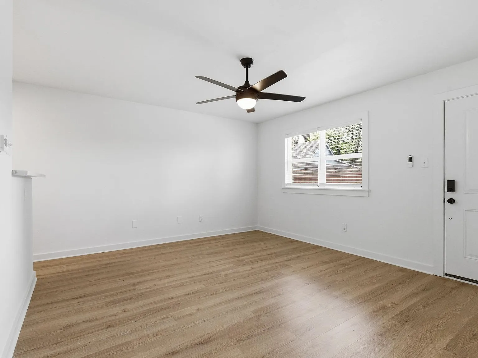 Merton Court Apartments — Photo 3