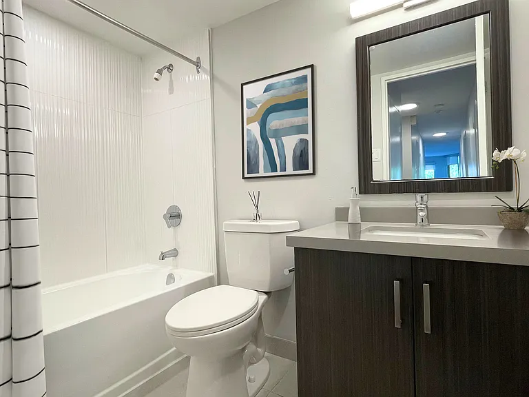 1423 Mississauga Valley Blvd — Photo 3