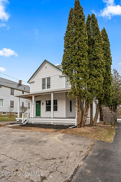 3rd image of 312 Alplaus Avenue