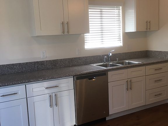 4th image of 556 E Lemon Ave