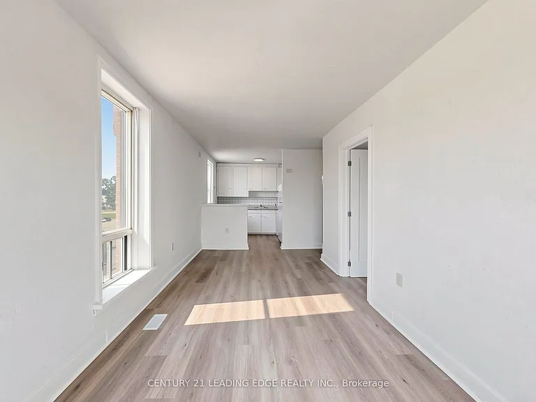 18 Brock St W #3 — Photo 12