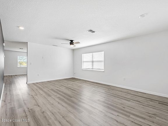 3rd image of 875 Corbin Cir SW