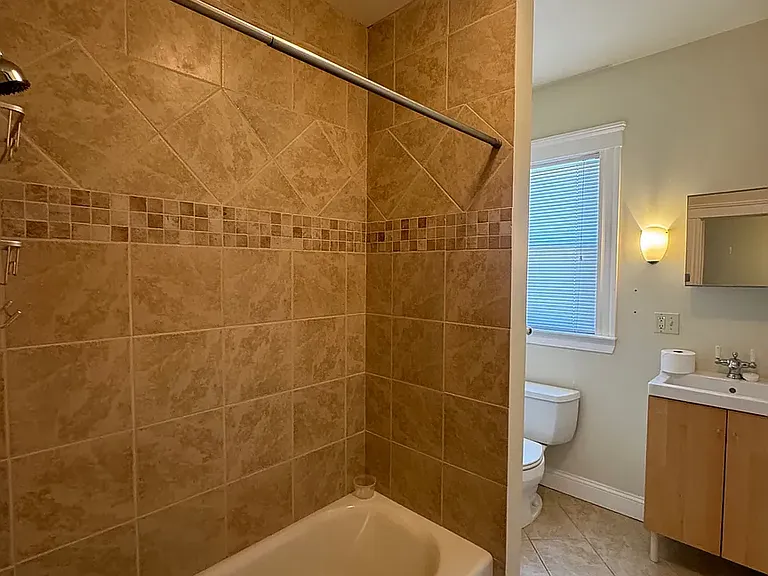 6 Giles Park #1A — Photo 7