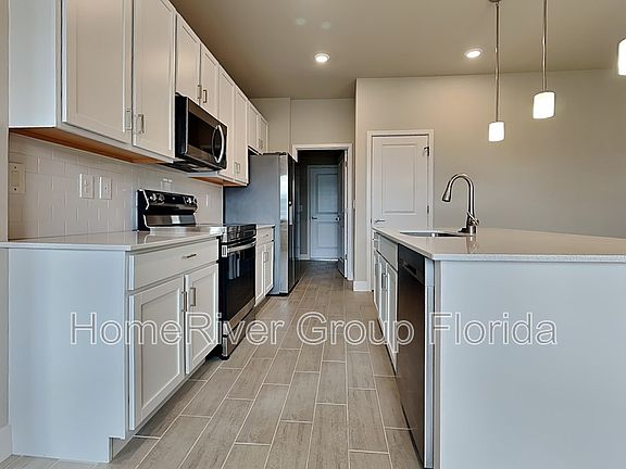 5th image of 3801 NE 23rd Pl