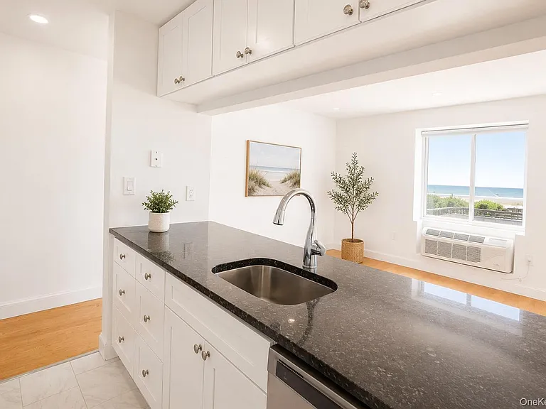 10 Franklin Blvd #205 — Photo 16