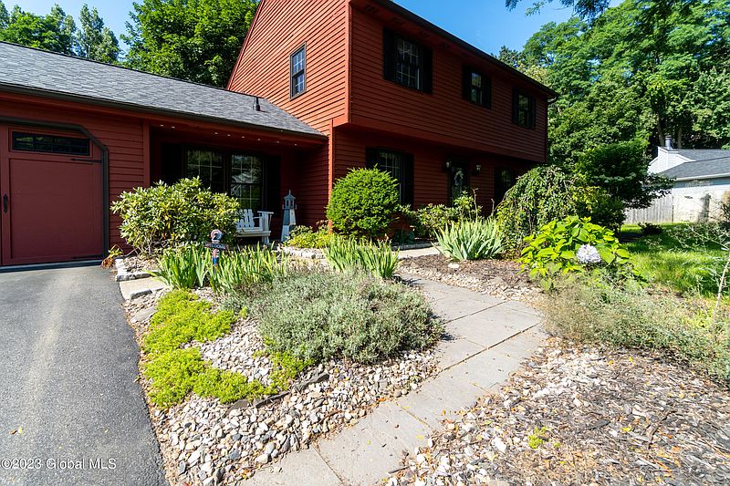 2nd image of 5 Hawthorn Court
