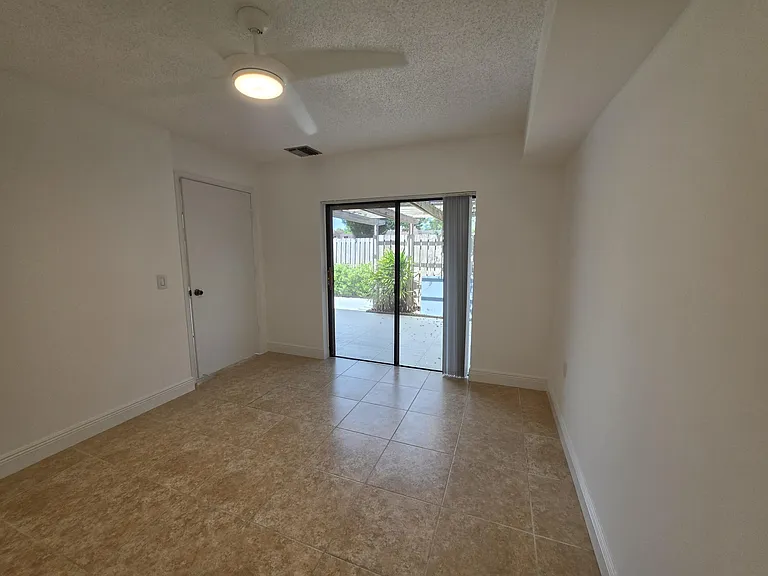 708 7th Ln — Photo 13